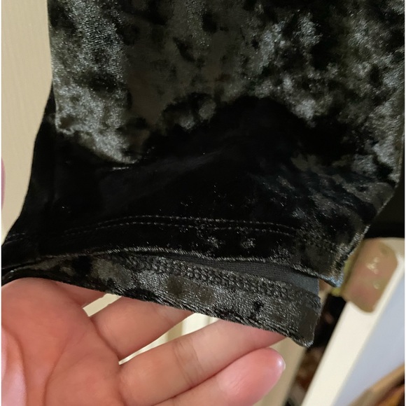 2/$30 Victoria’s Secret Black Velour Capsleeve Robe, Sz XS/S - Picture 4 of 11